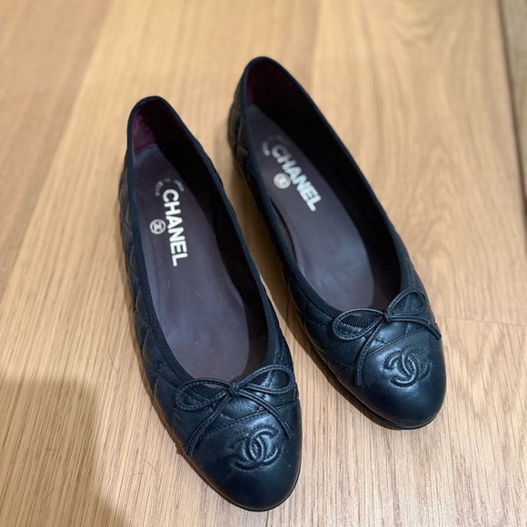 CHANEL Lambskin Black Quilted Flats - Picture 6 of 13